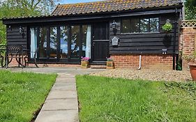 Lovely 1-Bed Cottage In Mendlesham Green
